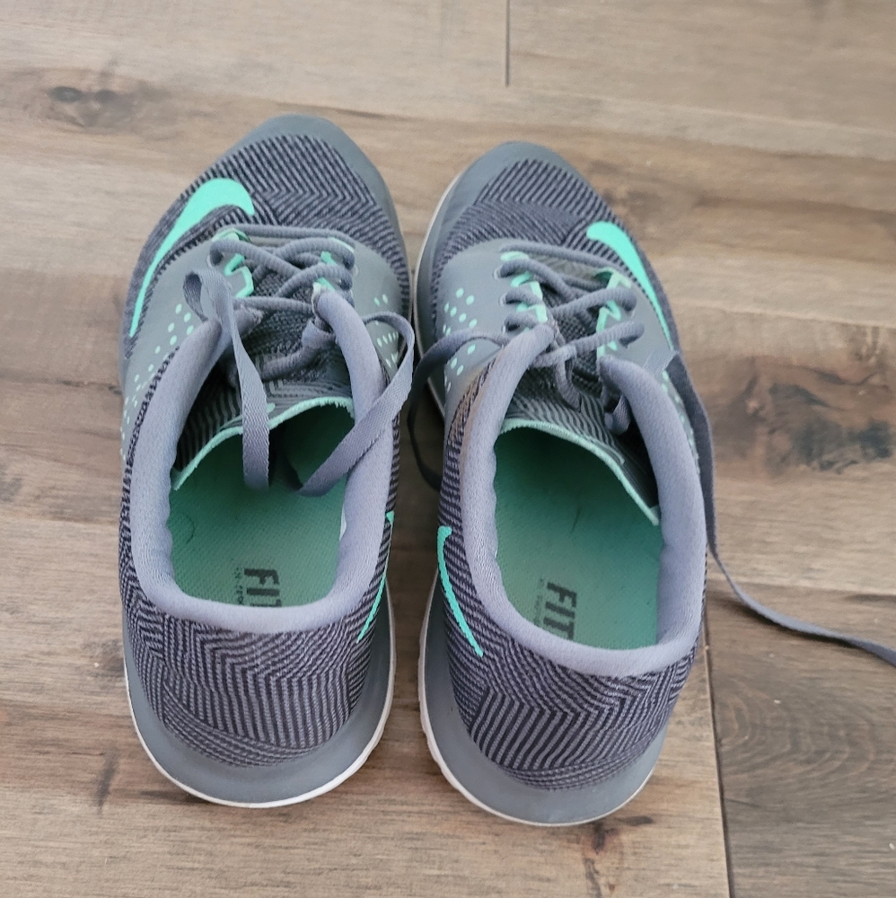 Nike - Picture 3 of 4